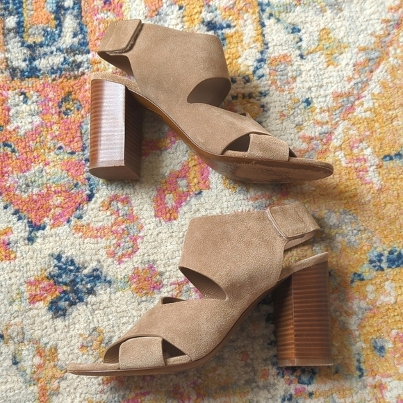 Vince Farrah Suede Leather Criss Cross Open Toe Stacked Block Heel Sandals Tan 9 - Picture 9 of 15